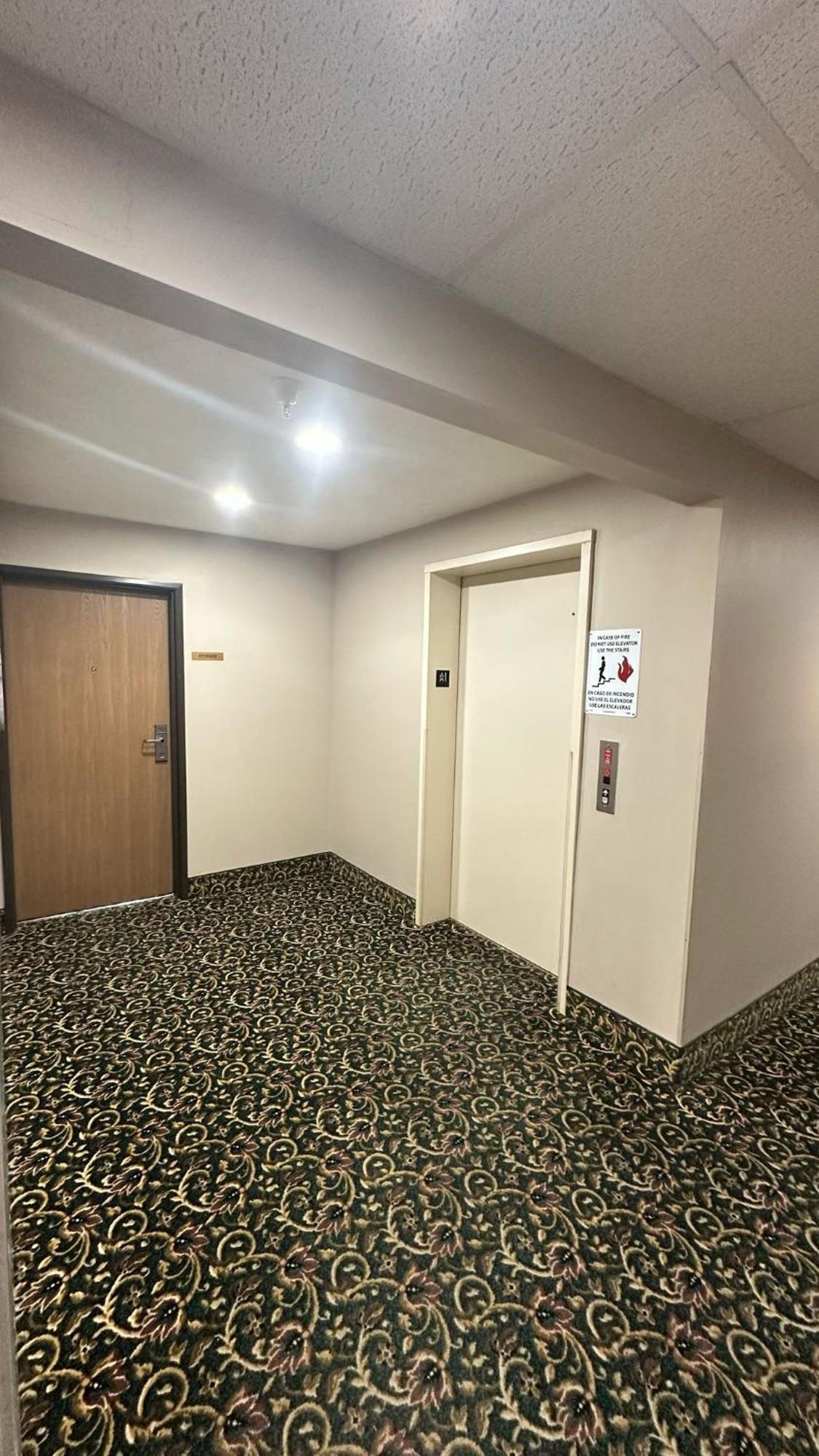 Burgundy Inn & Suites By Oyo El Paso 外观 照片